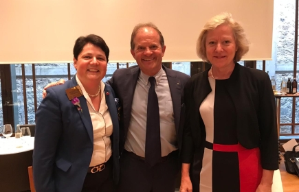 Magdalena Frommelt mit Clubpräsident Präsident Walter Weder und Doris Albisser