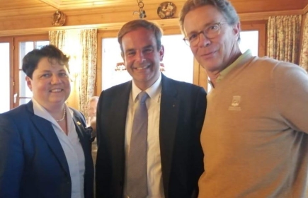 (von links nach rechts:) District Governor Magdalena Frommelt, CVP-Präsident Gerhard Pfister, Past District Governor Markus Hauser